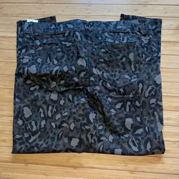 Democracy "Ab" Technology Leopard Print Skinny Fit Pants - Picture 8 of 8
